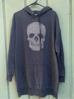 No Boundaries Women’s Skull Oversized Hoodie (Previously Owned)